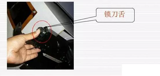 數(shù)控加工中心保養(yǎng)機(jī)械手鎖刀